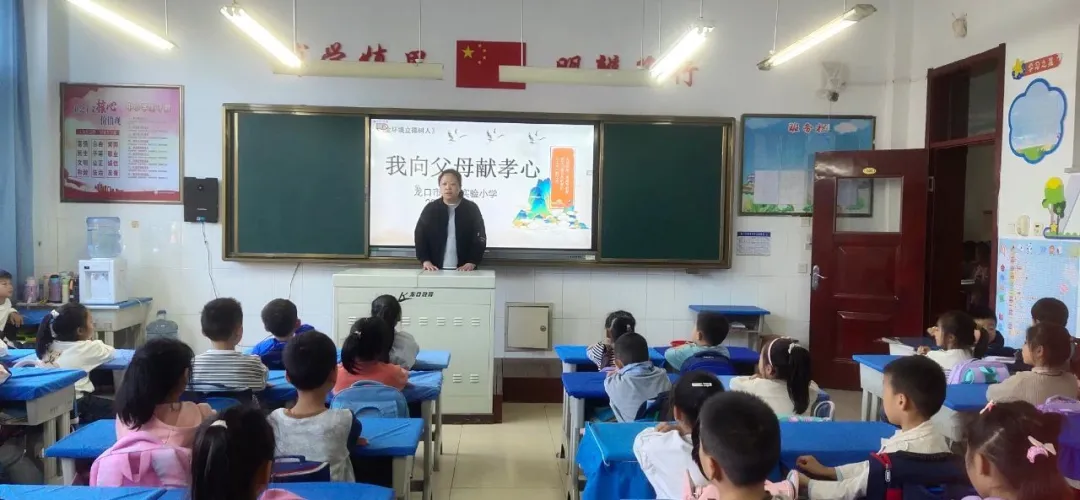 龙口市民政局联合教育部门,在全市中小学,幼儿园广泛开展慈善文化宣传